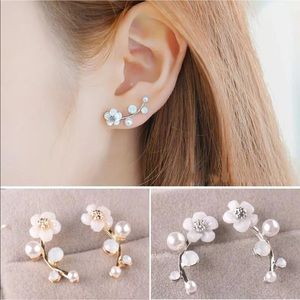 New Fashion Pearl Flower Ear Stud Earrings